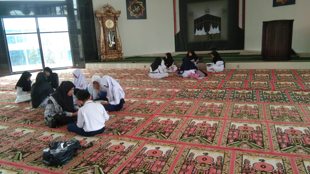 PENDIDIKAN IMAN DAN TAQWA PESERTA DIDIK SMP NEGERI 1 SUNGAI PENUH