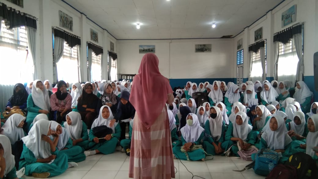 PENDIDIKAN IMAN DAN TAQWA PESERTA DIDIK SMP NEGERI 1 SUNGAI PENUH